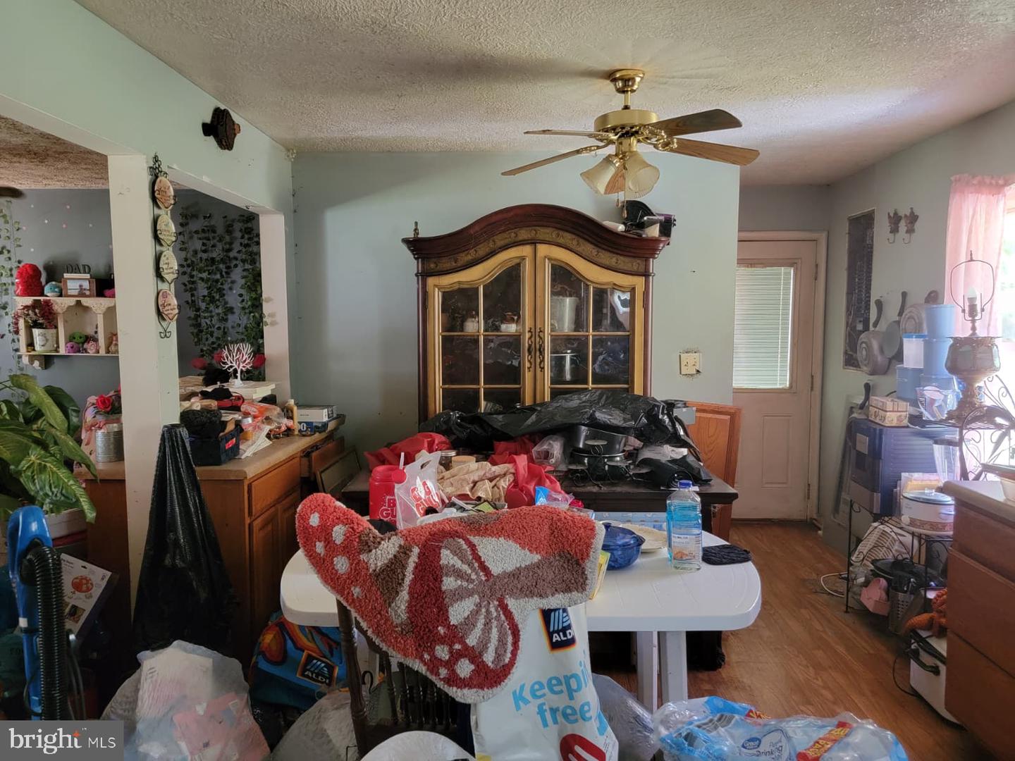 964 SOUTHLAND DR, MARTINSVILLE, Virginia 24112, 3 Bedrooms Bedrooms, 5 Rooms Rooms,1 BathroomBathrooms,Residential,For sale,964 SOUTHLAND DR,VAHE2000038 MLS # VAHE2000038
