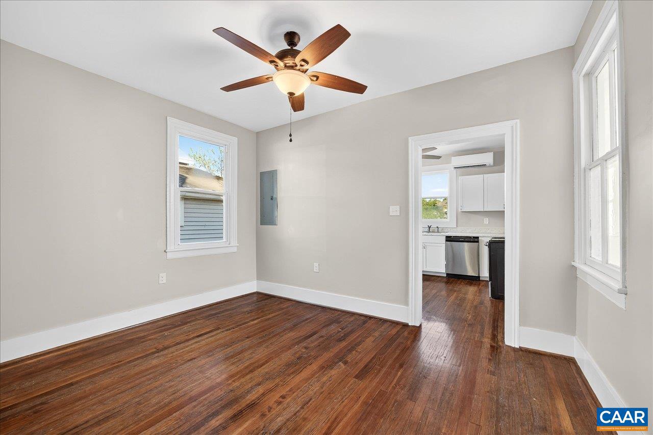9 E LIBERTY ST, STAUNTON, Virginia 24401, 3 Bedrooms Bedrooms, ,1 BathroomBathrooms,Residential,For sale,9 E LIBERTY ST,670191 MLS # 670191