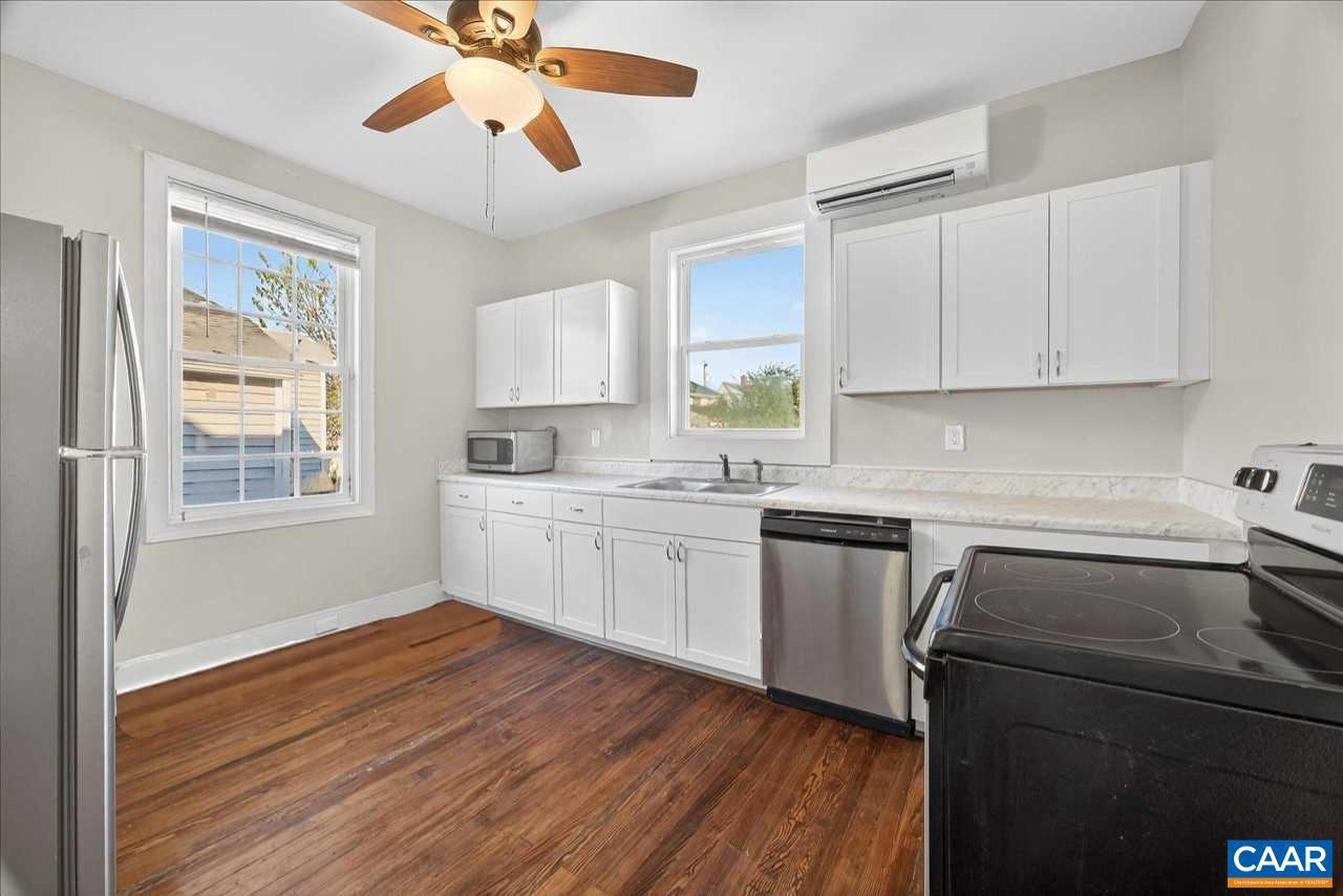 9 E LIBERTY ST, STAUNTON, Virginia 24401, 3 Bedrooms Bedrooms, ,1 BathroomBathrooms,Residential,For sale,9 E LIBERTY ST,670191 MLS # 670191