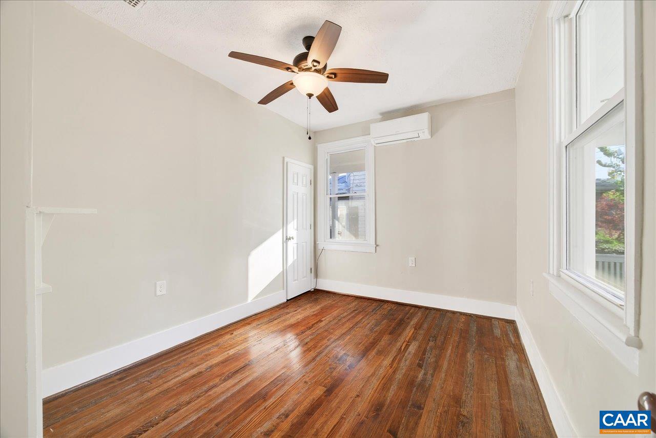 9 E LIBERTY ST, STAUNTON, Virginia 24401, 3 Bedrooms Bedrooms, ,1 BathroomBathrooms,Residential,For sale,9 E LIBERTY ST,670191 MLS # 670191