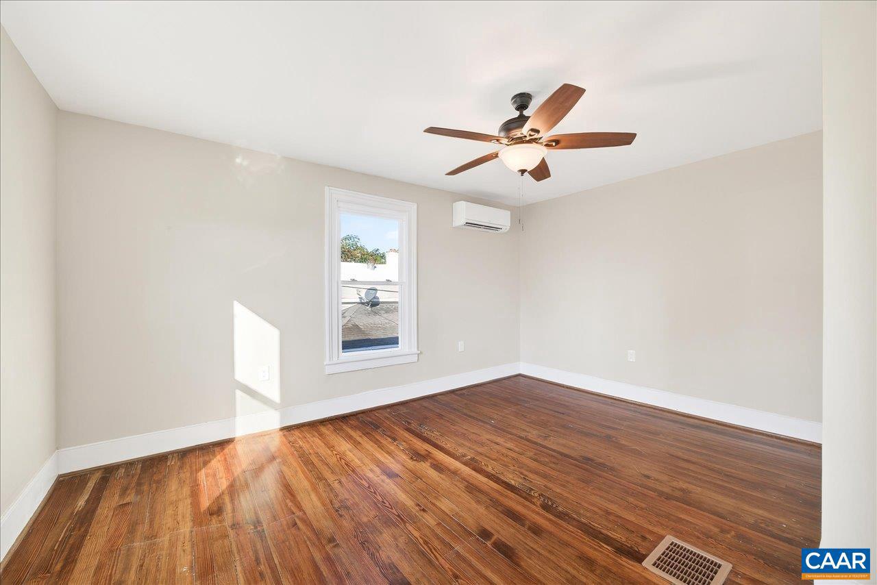 9 E LIBERTY ST, STAUNTON, Virginia 24401, 3 Bedrooms Bedrooms, ,1 BathroomBathrooms,Residential,For sale,9 E LIBERTY ST,670191 MLS # 670191