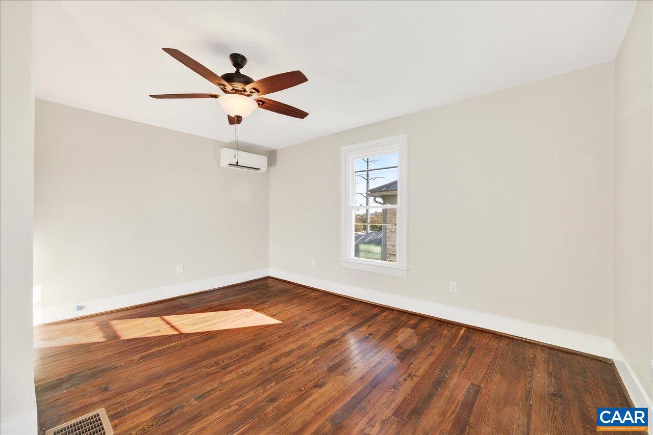 9 E LIBERTY ST, STAUNTON, Virginia 24401, 3 Bedrooms Bedrooms, ,1 BathroomBathrooms,Residential,For sale,9 E LIBERTY ST,670191 MLS # 670191