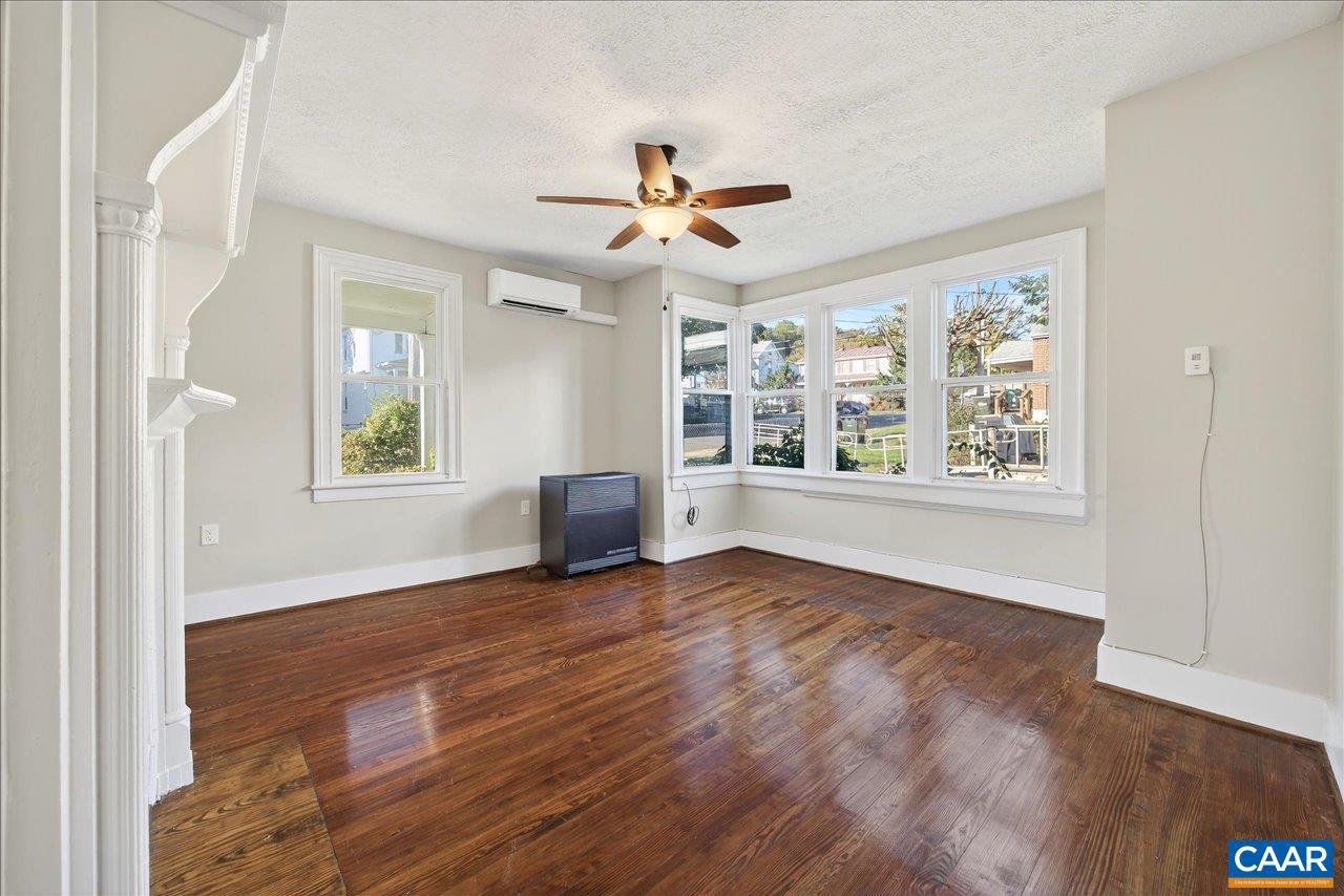 9 E LIBERTY ST, STAUNTON, Virginia 24401, 3 Bedrooms Bedrooms, ,1 BathroomBathrooms,Residential,For sale,9 E LIBERTY ST,670191 MLS # 670191