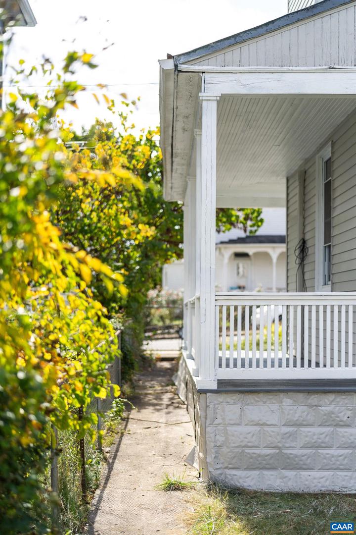 9 E LIBERTY ST, STAUNTON, Virginia 24401, 3 Bedrooms Bedrooms, ,1 BathroomBathrooms,Residential,For sale,9 E LIBERTY ST,670191 MLS # 670191