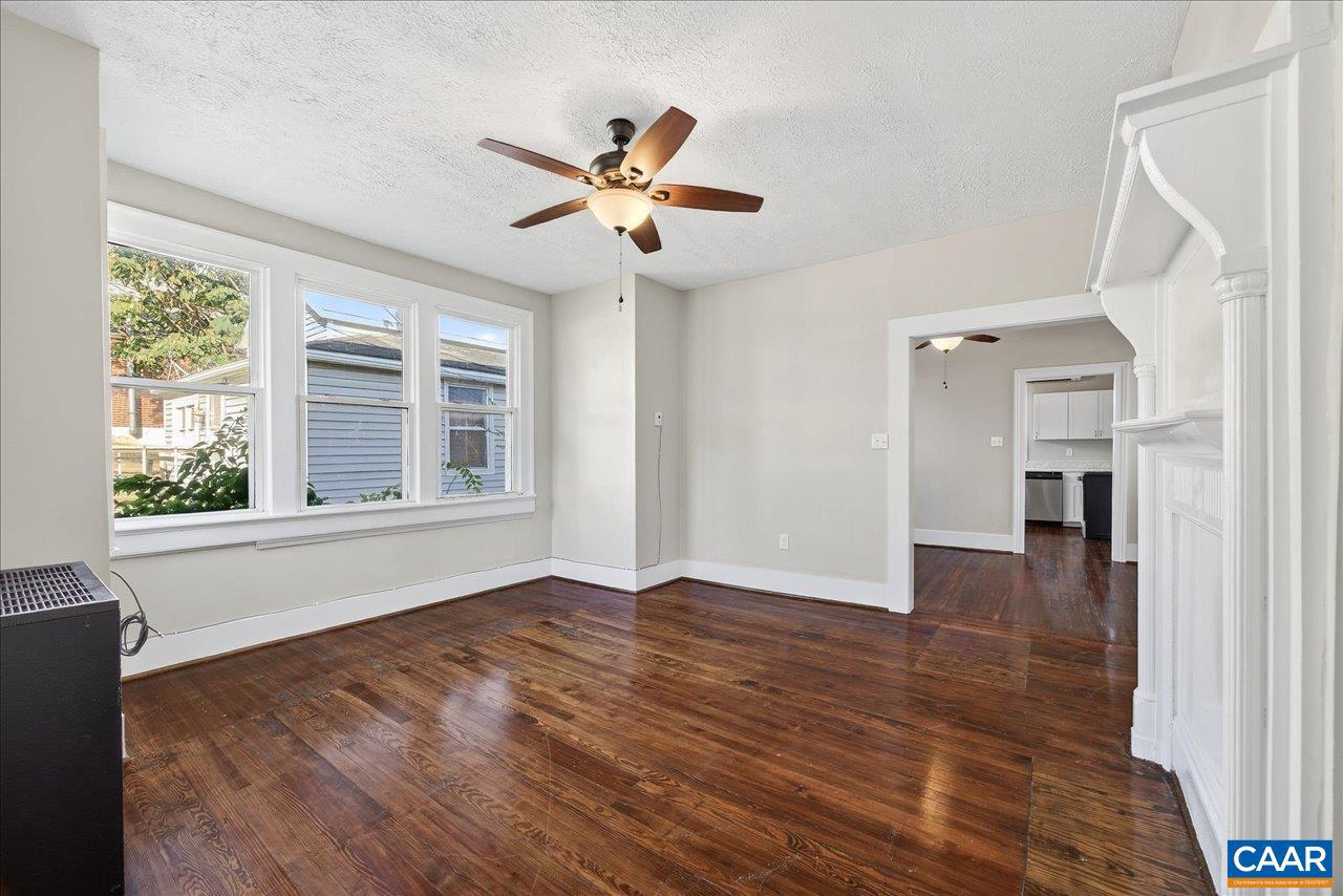 9 E LIBERTY ST, STAUNTON, Virginia 24401, 3 Bedrooms Bedrooms, ,1 BathroomBathrooms,Residential,For sale,9 E LIBERTY ST,670191 MLS # 670191
