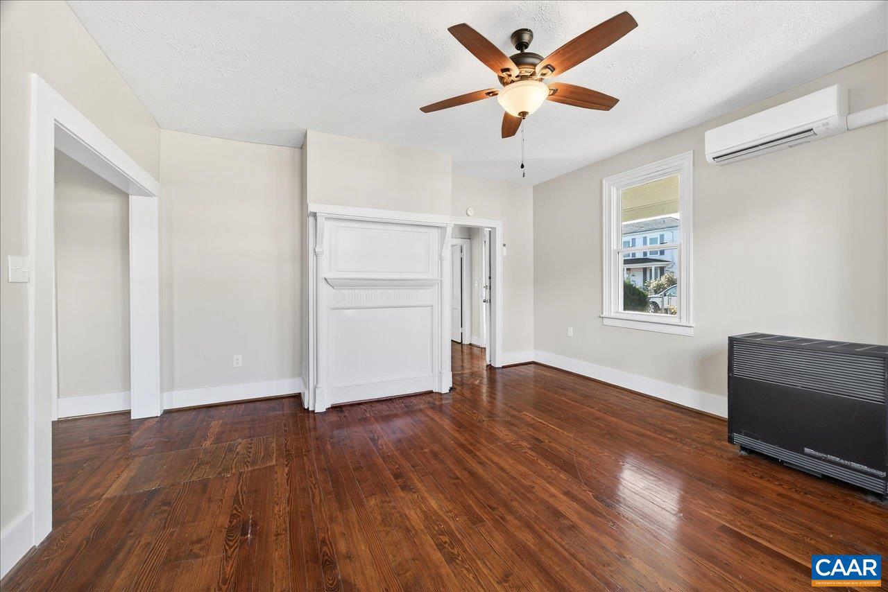 9 E LIBERTY ST, STAUNTON, Virginia 24401, 3 Bedrooms Bedrooms, ,1 BathroomBathrooms,Residential,For sale,9 E LIBERTY ST,670191 MLS # 670191