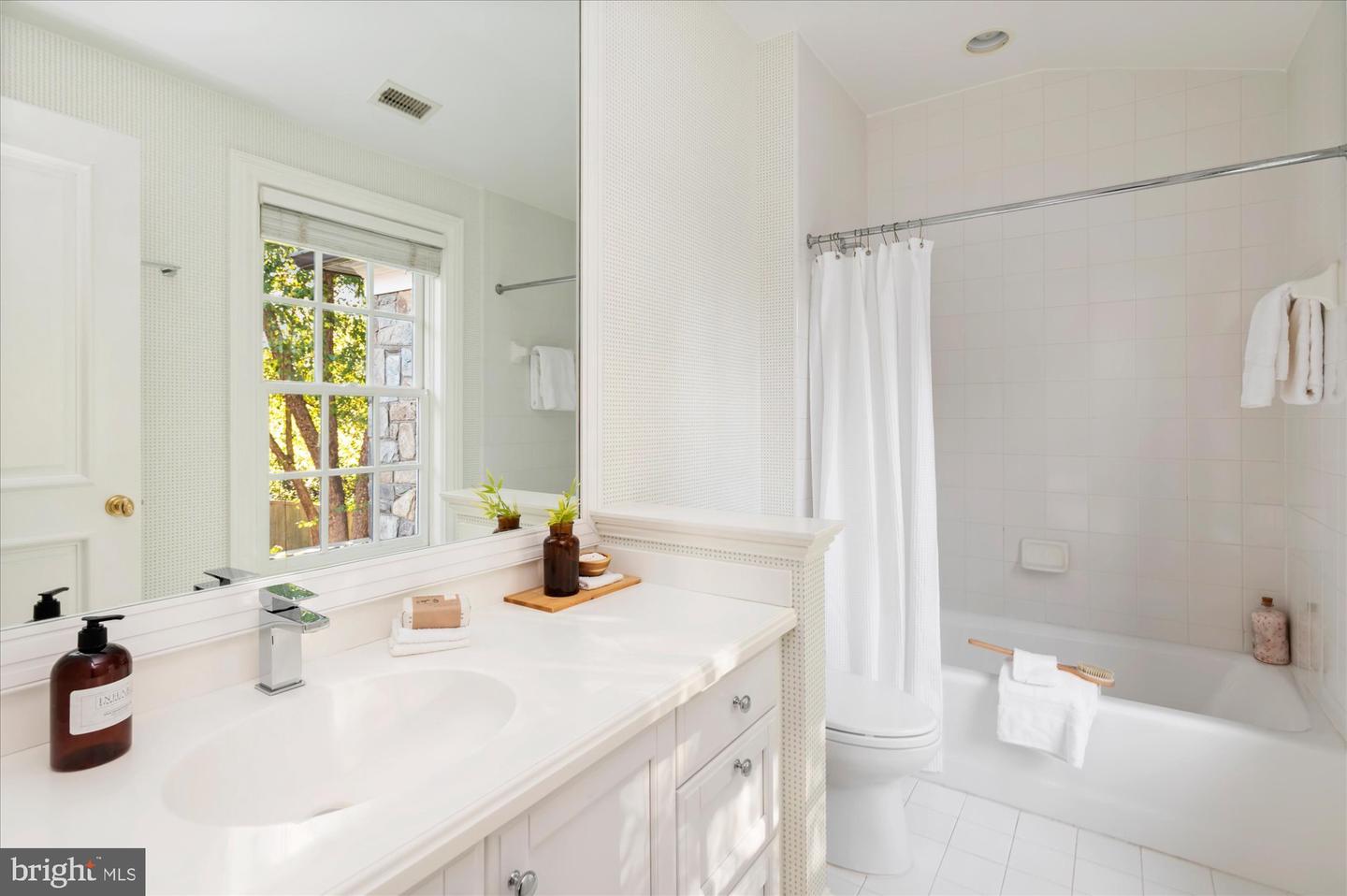 2950 CHAIN BRIDGE RD NW, WASHINGTON, District Of Columbia 20016, 6 Bedrooms Bedrooms, ,7 BathroomsBathrooms,Residential,For sale,2950 CHAIN BRIDGE RD NW,DCDC2227966 MLS # DCDC2227966