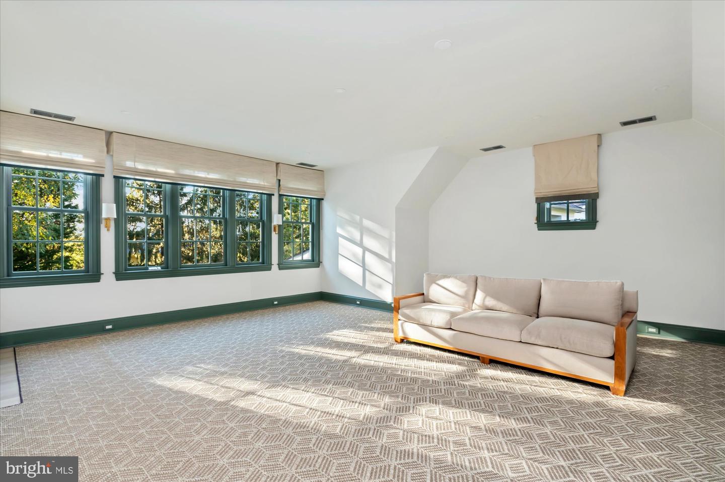 2950 CHAIN BRIDGE RD NW, WASHINGTON, District Of Columbia 20016, 6 Bedrooms Bedrooms, ,7 BathroomsBathrooms,Residential,For sale,2950 CHAIN BRIDGE RD NW,DCDC2227966 MLS # DCDC2227966