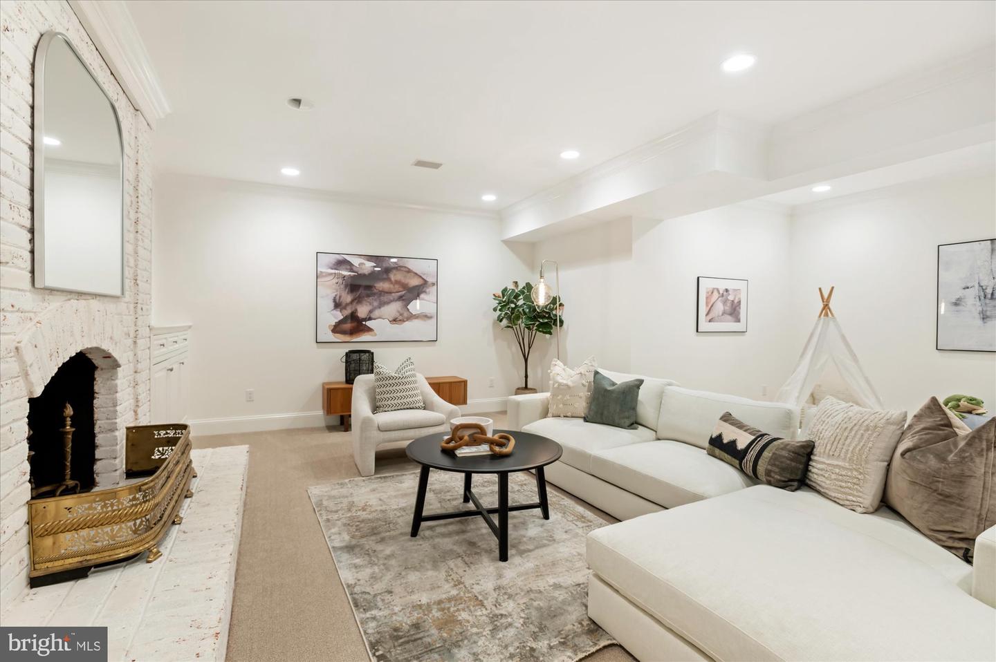 2950 CHAIN BRIDGE RD NW, WASHINGTON, District Of Columbia 20016, 6 Bedrooms Bedrooms, ,7 BathroomsBathrooms,Residential,For sale,2950 CHAIN BRIDGE RD NW,DCDC2227966 MLS # DCDC2227966