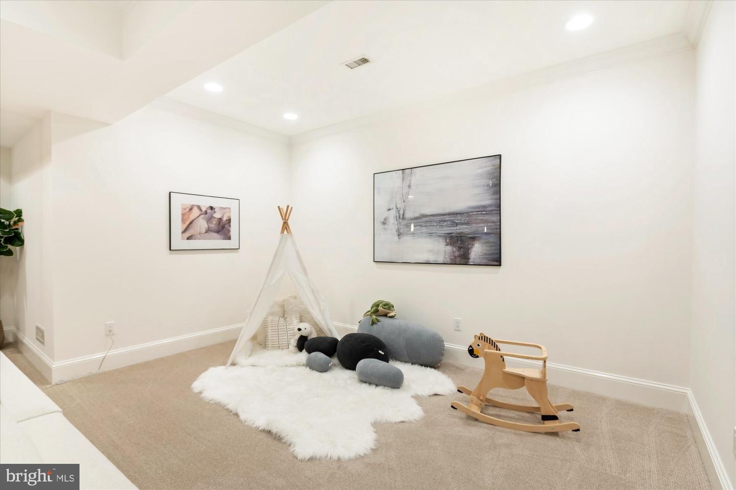 2950 CHAIN BRIDGE RD NW, WASHINGTON, District Of Columbia 20016, 6 Bedrooms Bedrooms, ,7 BathroomsBathrooms,Residential,For sale,2950 CHAIN BRIDGE RD NW,DCDC2227966 MLS # DCDC2227966