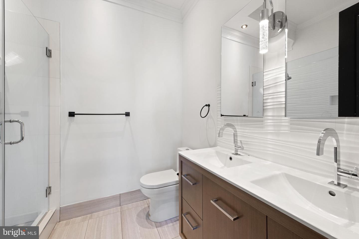 719 12TH ST SE #3, WASHINGTON, District Of Columbia 20003, 2 Bedrooms Bedrooms, ,3 BathroomsBathrooms,Residential,For sale,719 12TH ST SE #3,DCDC2204048 MLS # DCDC2204048