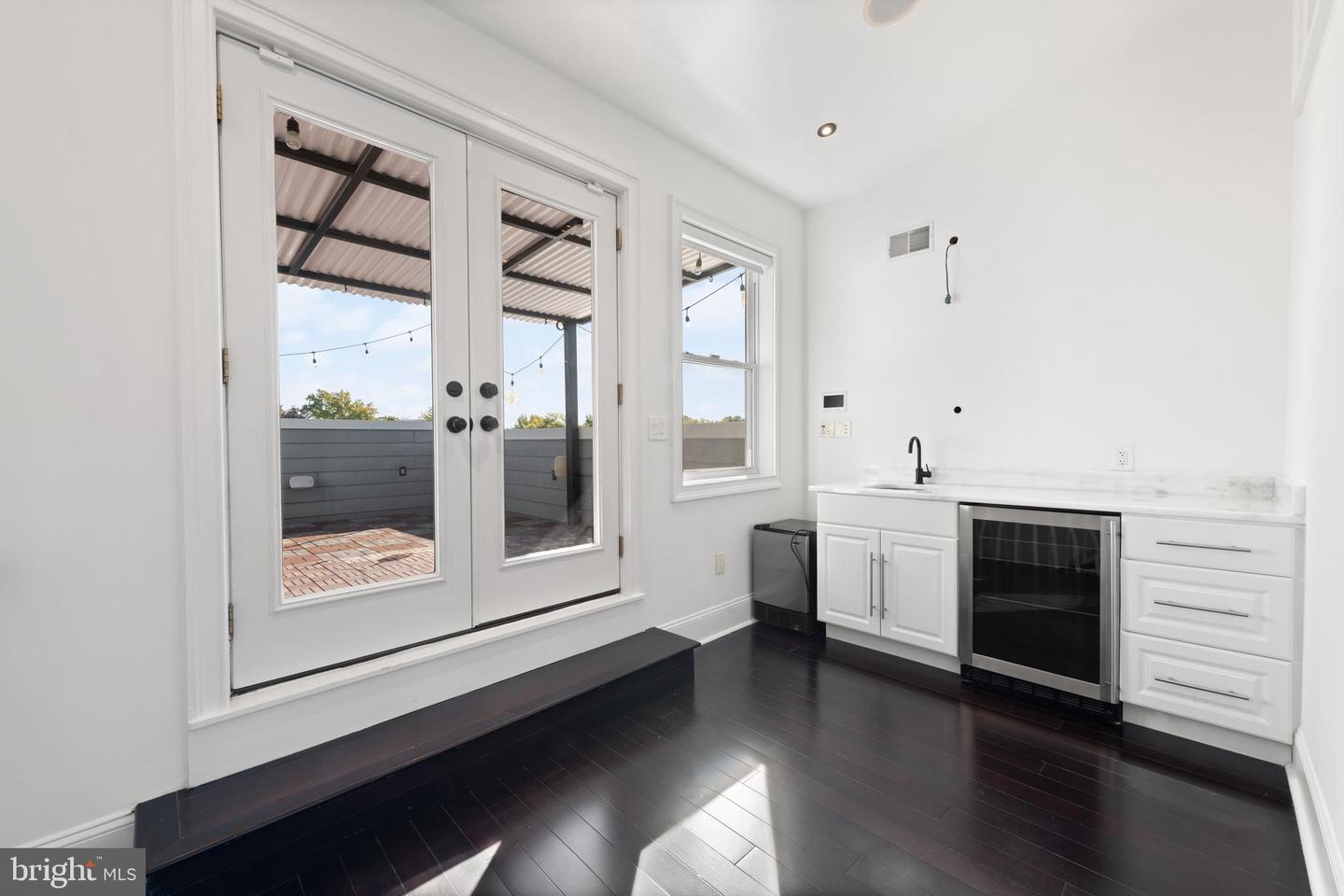 719 12TH ST SE #3, WASHINGTON, District Of Columbia 20003, 2 Bedrooms Bedrooms, ,3 BathroomsBathrooms,Residential,For sale,719 12TH ST SE #3,DCDC2204048 MLS # DCDC2204048
