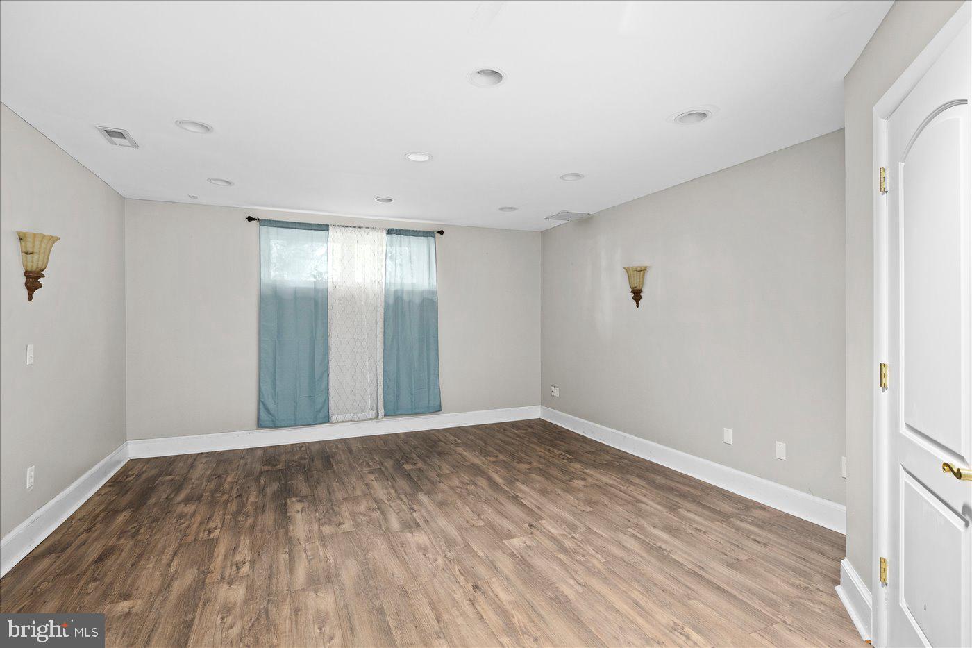 6902 TOWER OF LONDON DR, FREDERICKSBURG, Virginia 22407, 6 Bedrooms Bedrooms, ,5 BathroomsBathrooms,Residential,For sale,6902 TOWER OF LONDON DR,VASP2036404 MLS # VASP2036404