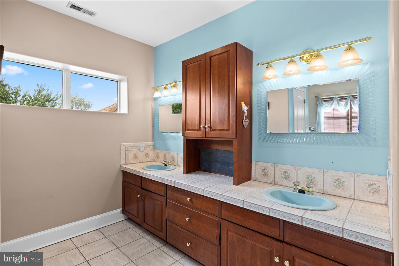6902 TOWER OF LONDON DR, FREDERICKSBURG, Virginia 22407, 6 Bedrooms Bedrooms, ,5 BathroomsBathrooms,Residential,For sale,6902 TOWER OF LONDON DR,VASP2036404 MLS # VASP2036404