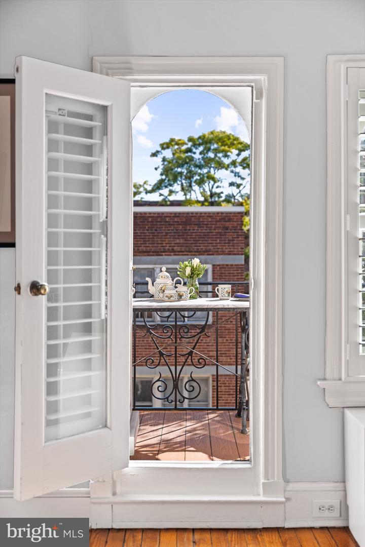 1823 RIGGS PL NW #2, WASHINGTON, District Of Columbia 20009, 3 Bedrooms Bedrooms, ,2 BathroomsBathrooms,Residential,For sale,1823 RIGGS PL NW #2,DCDC2224258 MLS # DCDC2224258