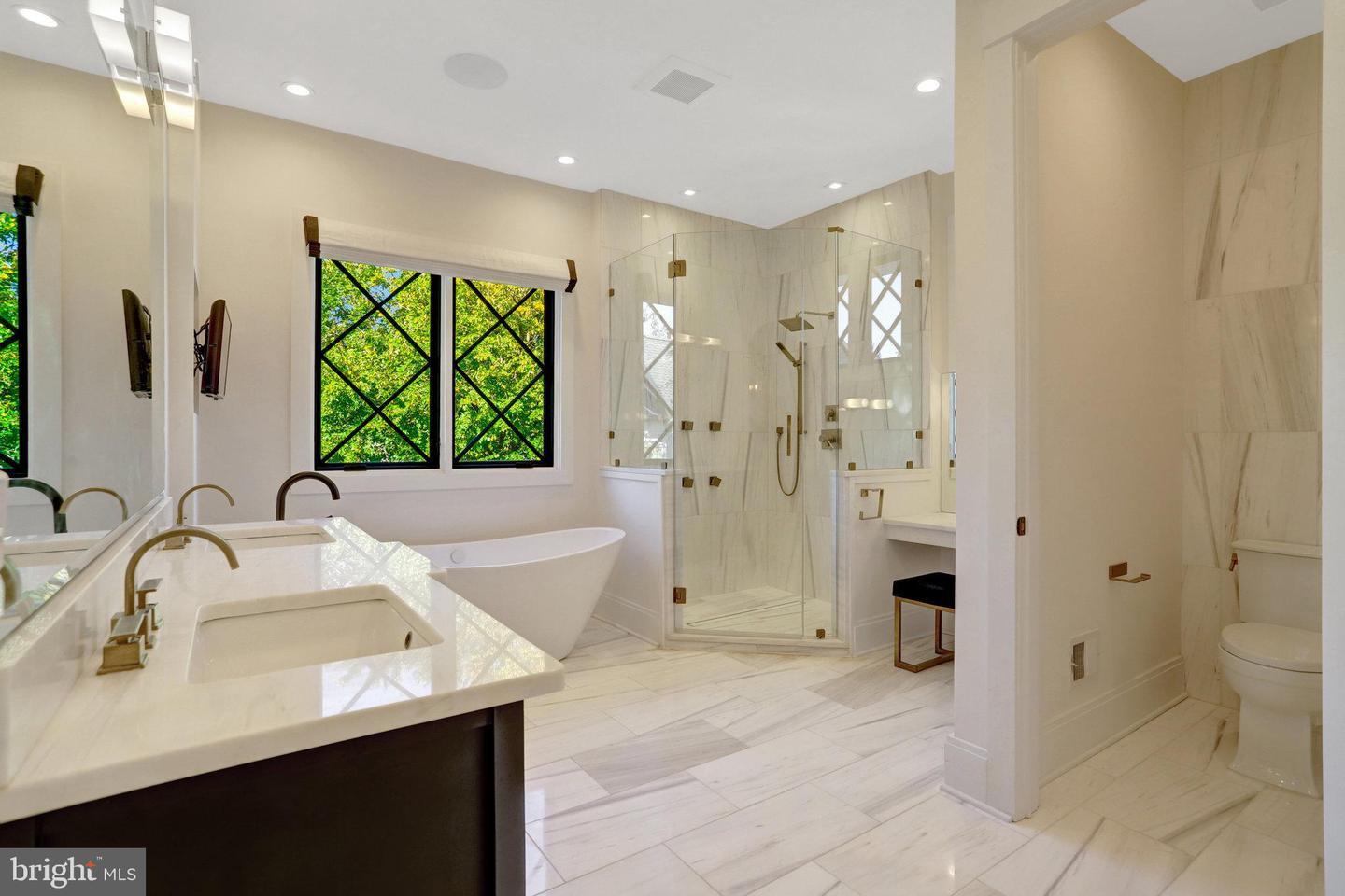 710 N HIGHLAND ST, ARLINGTON, Virginia 22201, 5 Bedrooms Bedrooms, 19 Rooms Rooms,4 BathroomsBathrooms,Residential,For sale,710 N HIGHLAND ST,VAAR2064870 MLS # VAAR2064870