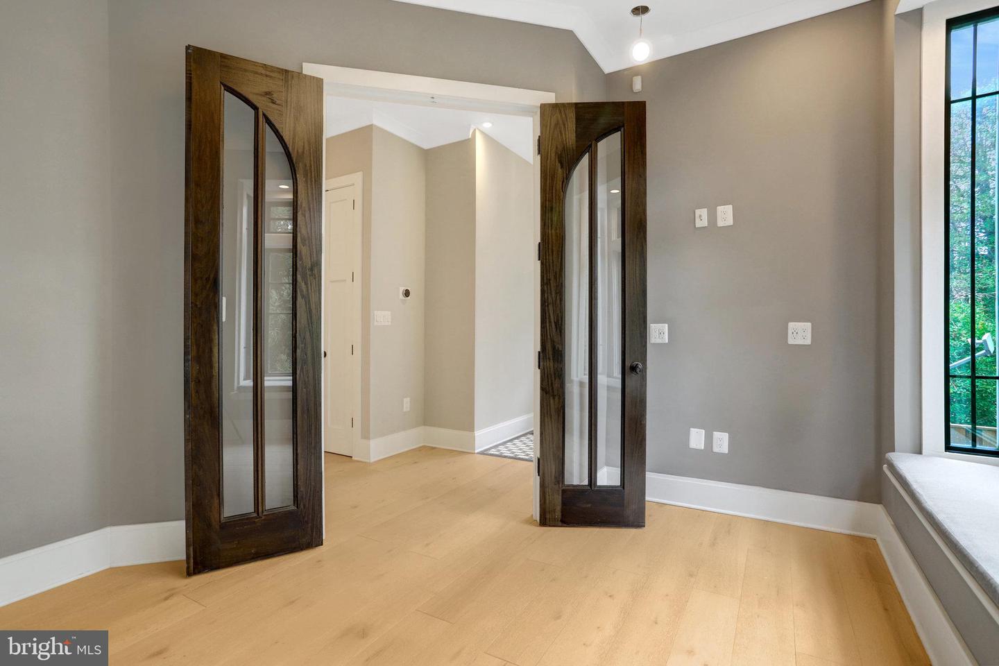 710 N HIGHLAND ST, ARLINGTON, Virginia 22201, 5 Bedrooms Bedrooms, 19 Rooms Rooms,4 BathroomsBathrooms,Residential,For sale,710 N HIGHLAND ST,VAAR2064870 MLS # VAAR2064870