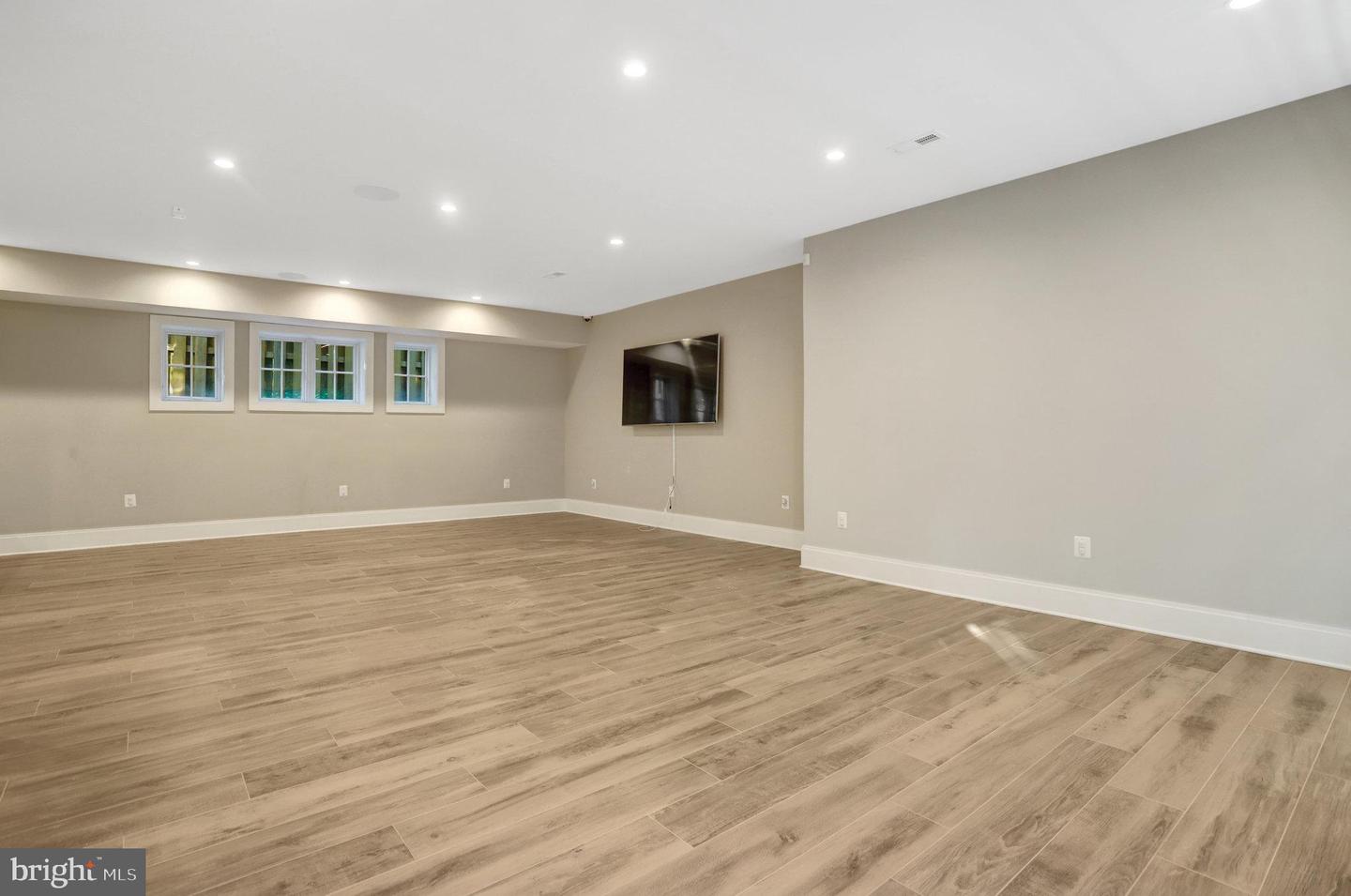 710 N HIGHLAND ST, ARLINGTON, Virginia 22201, 5 Bedrooms Bedrooms, 19 Rooms Rooms,4 BathroomsBathrooms,Residential,For sale,710 N HIGHLAND ST,VAAR2064870 MLS # VAAR2064870