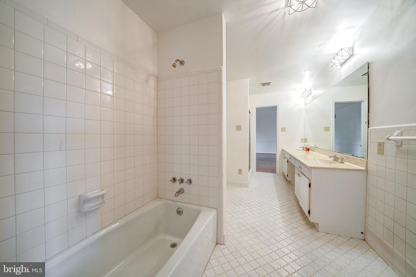 1224 PERRY WILLIAM DR, MCLEAN, Virginia 22101, 5 Bedrooms Bedrooms, ,4 BathroomsBathrooms,Residential,For sale,1224 PERRY WILLIAM DR,VAFX2274216 MLS # VAFX2274216