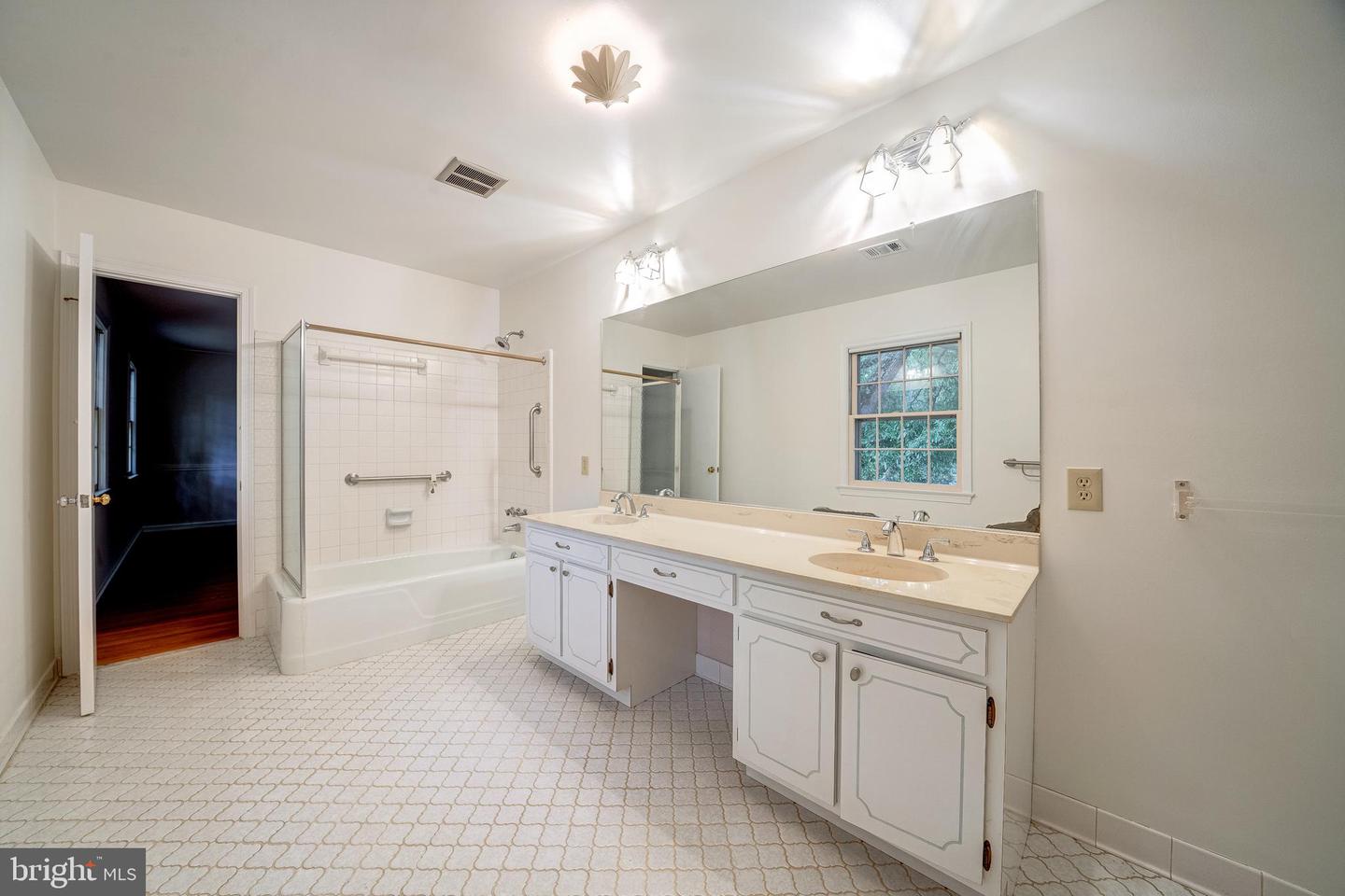 1224 PERRY WILLIAM DR, MCLEAN, Virginia 22101, 5 Bedrooms Bedrooms, ,4 BathroomsBathrooms,Residential,For sale,1224 PERRY WILLIAM DR,VAFX2274216 MLS # VAFX2274216