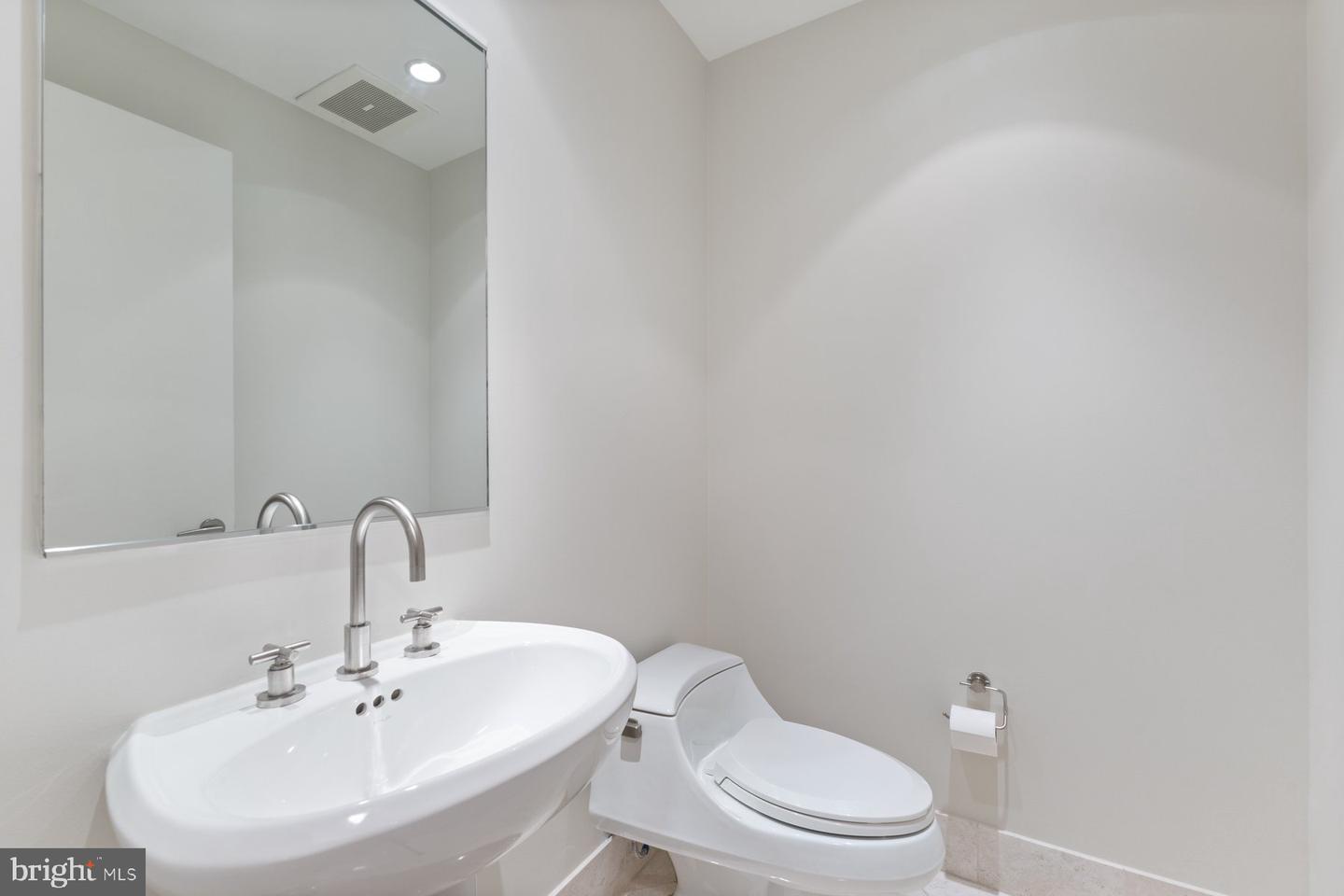 1881 N NASH ST #408, ARLINGTON, Virginia 22209, 1 Bedroom Bedrooms, ,1 BathroomBathrooms,Residential,For sale,1881 N NASH ST #408,VAAR2064948 MLS # VAAR2064948