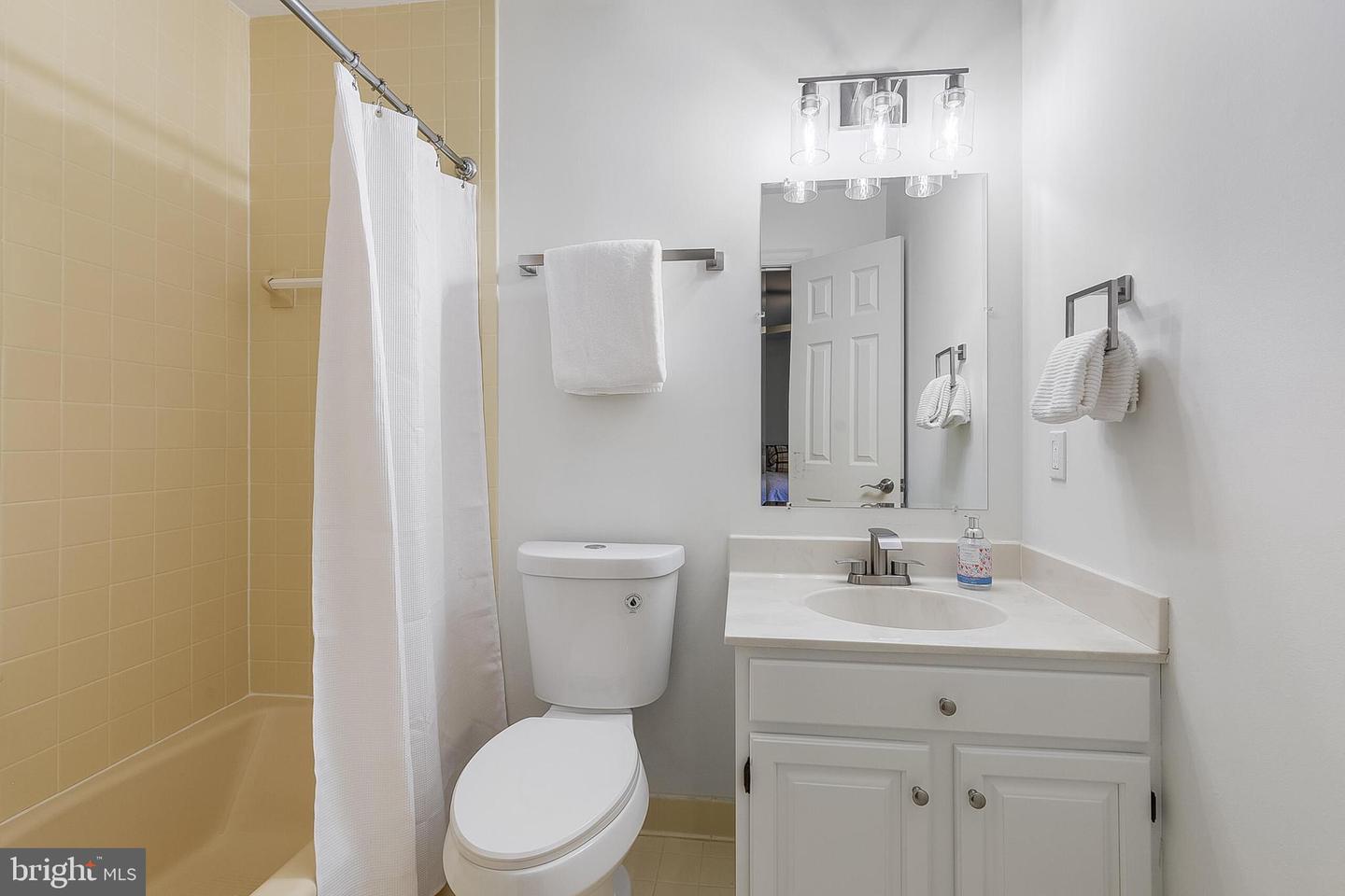 2404 OAKMONT CT, OAKTON, Virginia 22124, 6 Bedrooms Bedrooms, ,5 BathroomsBathrooms,Residential,For sale,2404 OAKMONT CT,VAFX2274844 MLS # VAFX2274844