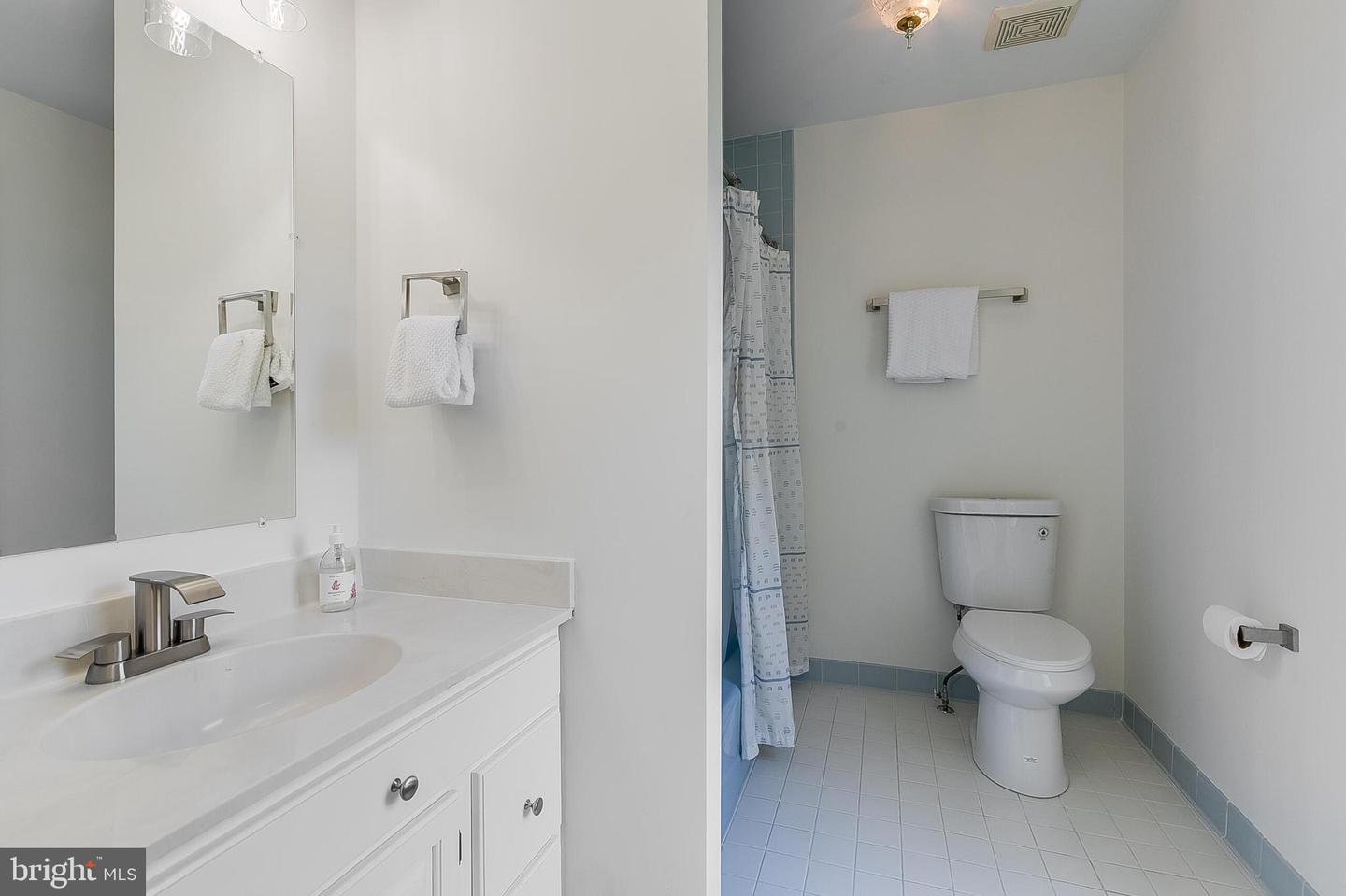 2404 OAKMONT CT, OAKTON, Virginia 22124, 6 Bedrooms Bedrooms, ,5 BathroomsBathrooms,Residential,For sale,2404 OAKMONT CT,VAFX2274844 MLS # VAFX2274844