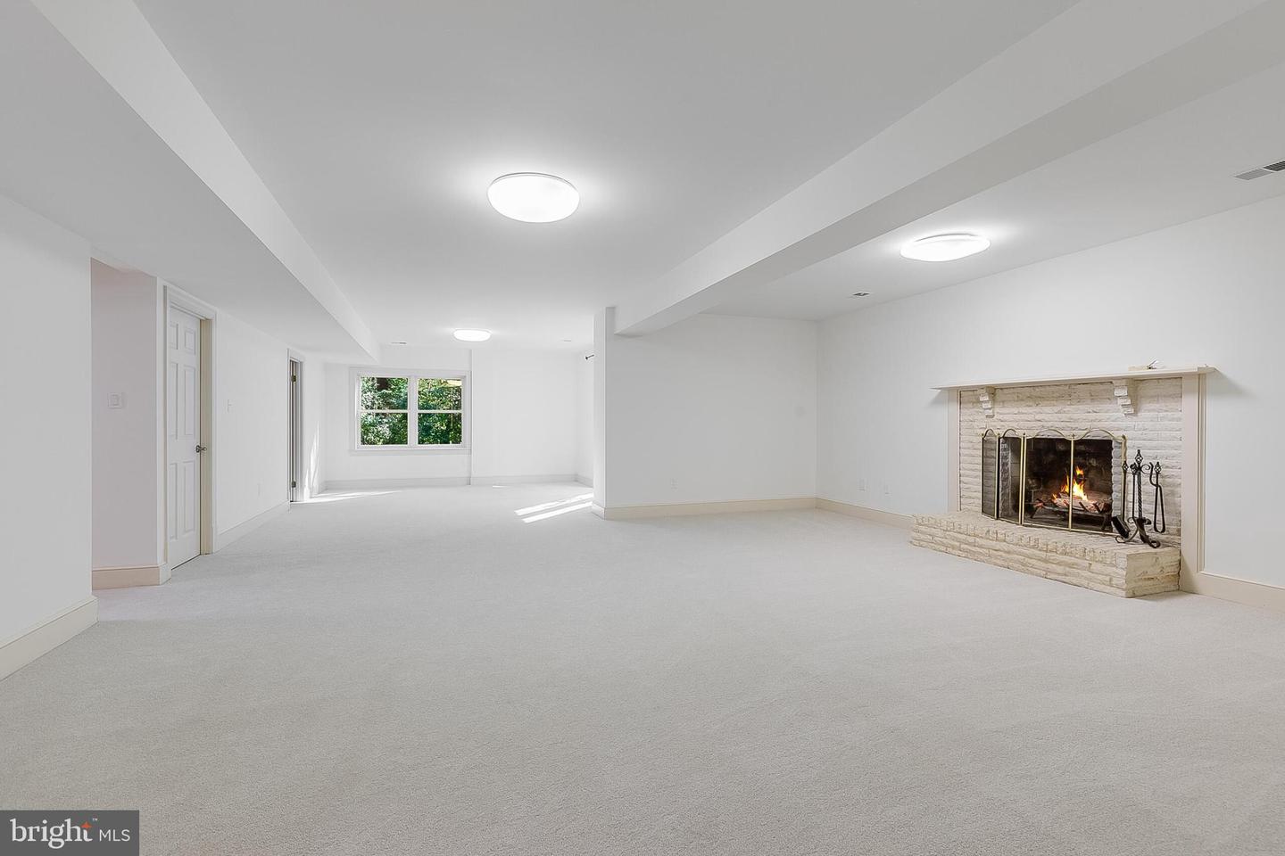 2404 OAKMONT CT, OAKTON, Virginia 22124, 6 Bedrooms Bedrooms, ,5 BathroomsBathrooms,Residential,For sale,2404 OAKMONT CT,VAFX2274844 MLS # VAFX2274844