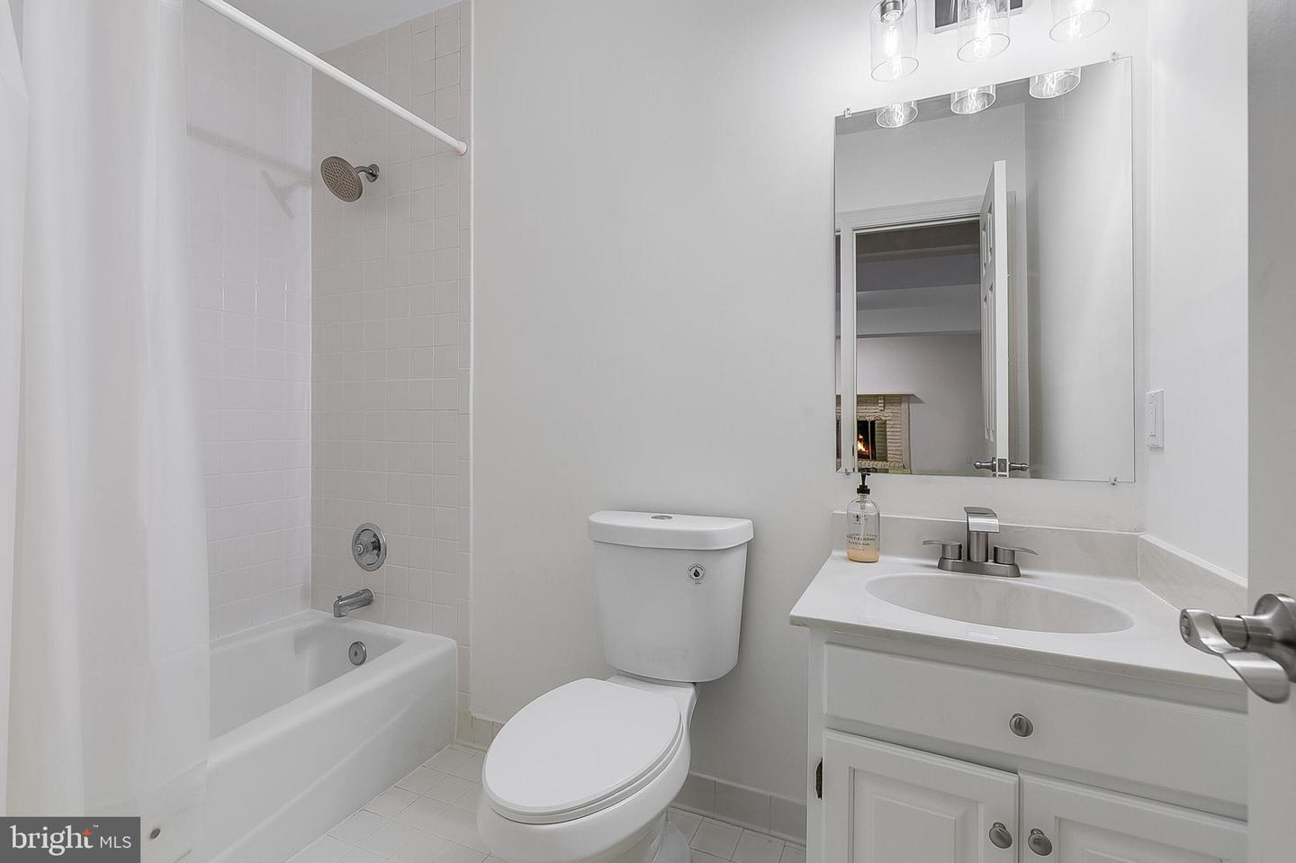 2404 OAKMONT CT, OAKTON, Virginia 22124, 6 Bedrooms Bedrooms, ,5 BathroomsBathrooms,Residential,For sale,2404 OAKMONT CT,VAFX2274844 MLS # VAFX2274844