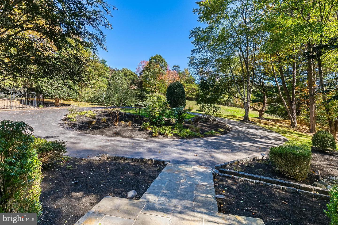2404 OAKMONT CT, OAKTON, Virginia 22124, 6 Bedrooms Bedrooms, ,5 BathroomsBathrooms,Residential,For sale,2404 OAKMONT CT,VAFX2274844 MLS # VAFX2274844
