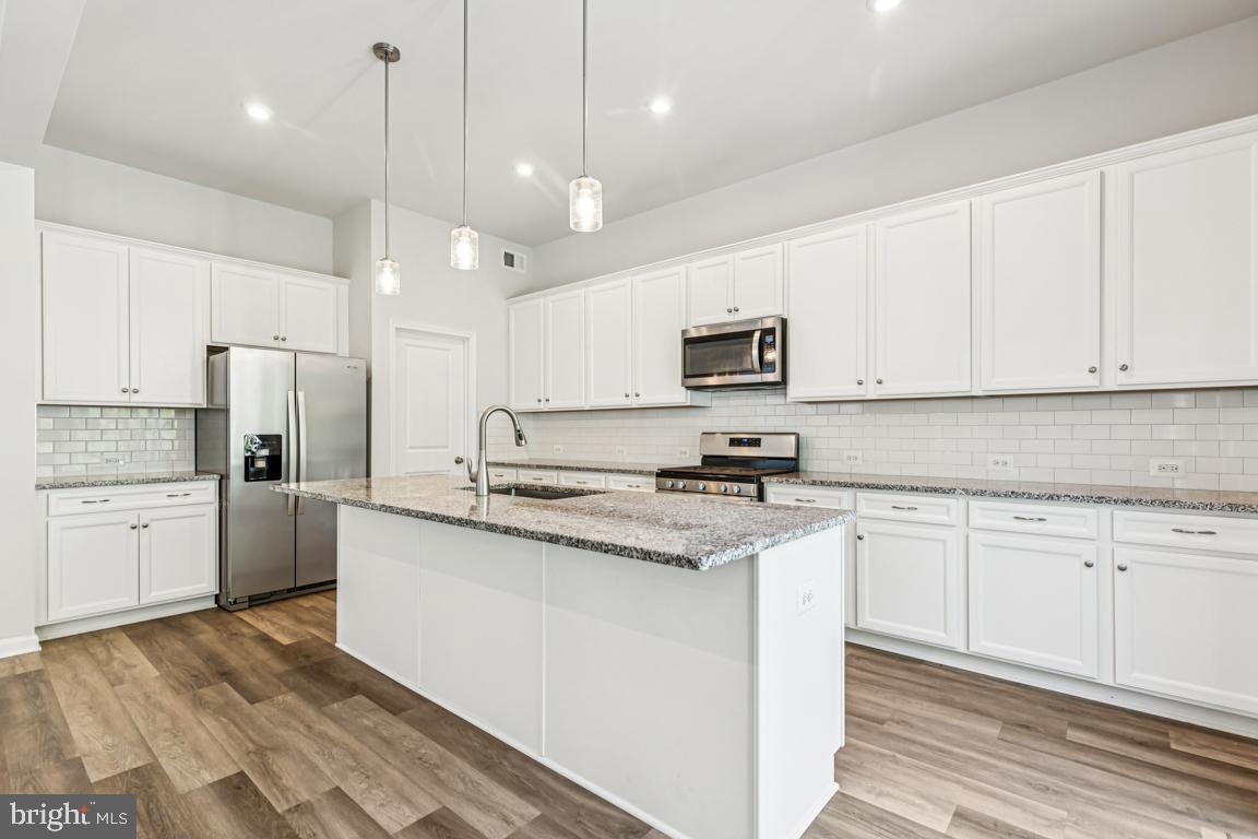 17815 WOODS OVERLOOK DR, DUMFRIES, Virginia 22026, 4 Bedrooms Bedrooms, ,2 BathroomsBathrooms,Residential,For sale,17815 WOODS OVERLOOK DR,VAPW2106166 MLS # VAPW2106166