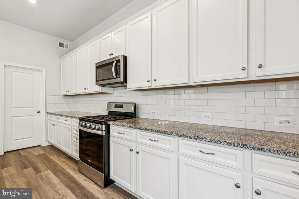 17815 WOODS OVERLOOK DR, DUMFRIES, Virginia 22026, 4 Bedrooms Bedrooms, ,2 BathroomsBathrooms,Residential,For sale,17815 WOODS OVERLOOK DR,VAPW2106166 MLS # VAPW2106166