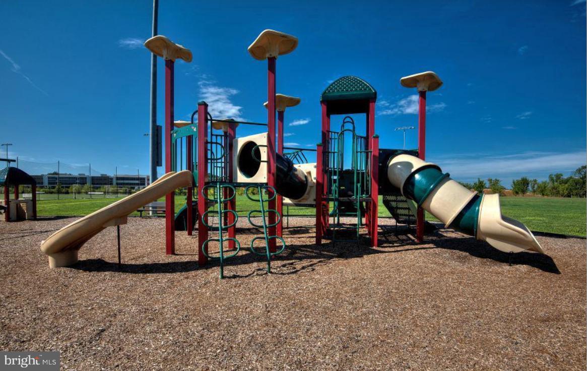 17815 WOODS OVERLOOK DR, DUMFRIES, Virginia 22026, 4 Bedrooms Bedrooms, ,2 BathroomsBathrooms,Residential,For sale,17815 WOODS OVERLOOK DR,VAPW2106166 MLS # VAPW2106166