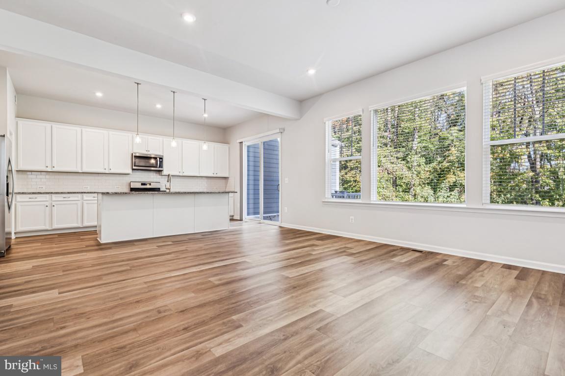 17815 WOODS OVERLOOK DR, DUMFRIES, Virginia 22026, 4 Bedrooms Bedrooms, ,2 BathroomsBathrooms,Residential,For sale,17815 WOODS OVERLOOK DR,VAPW2106166 MLS # VAPW2106166