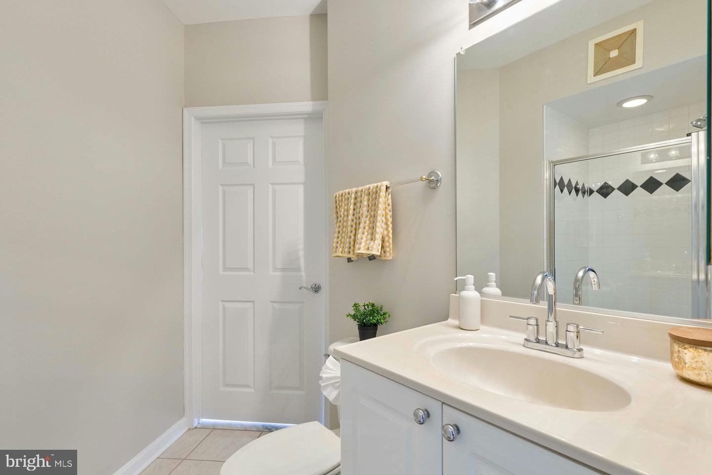 1851 STRATFORD PARK PL #212, RESTON, Virginia 20190, 2 Bedrooms Bedrooms, ,2 BathroomsBathrooms,Residential,For sale,1851 STRATFORD PARK PL #212,VAFX2274986 MLS # VAFX2274986