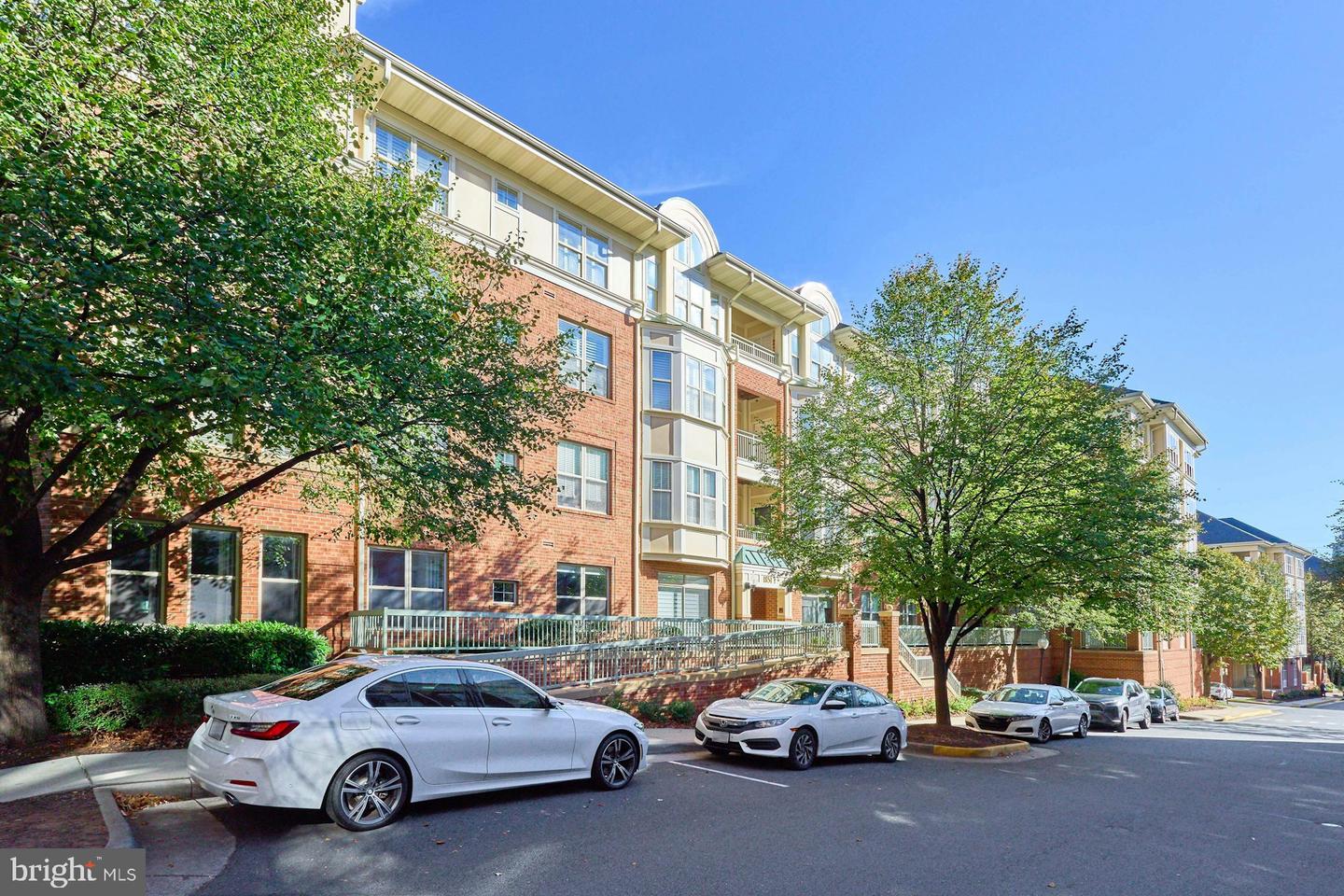 1851 STRATFORD PARK PL #212, RESTON, Virginia 20190, 2 Bedrooms Bedrooms, ,2 BathroomsBathrooms,Residential,For sale,1851 STRATFORD PARK PL #212,VAFX2274986 MLS # VAFX2274986