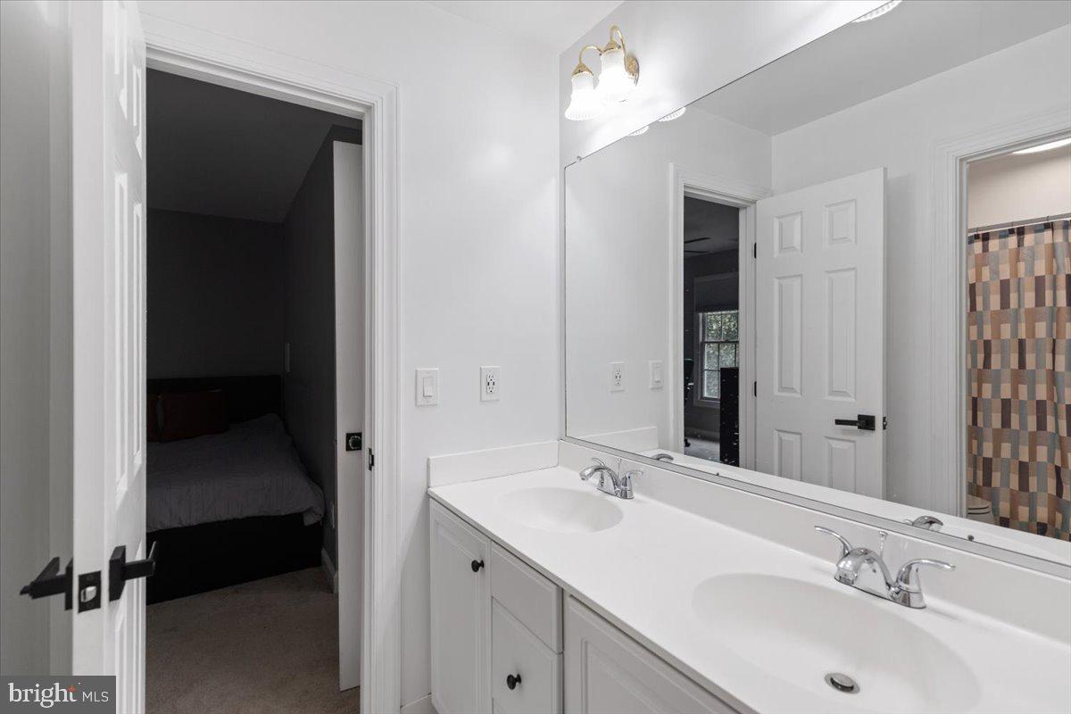 13162 CUYAHOGA CT, MANASSAS, Virginia 20112, 6 Bedrooms Bedrooms, ,3 BathroomsBathrooms,Residential,For sale,13162 CUYAHOGA CT,VAPW2106232 MLS # VAPW2106232