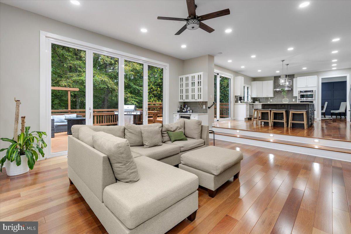 13162 CUYAHOGA CT, MANASSAS, Virginia 20112, 6 Bedrooms Bedrooms, ,3 BathroomsBathrooms,Residential,For sale,13162 CUYAHOGA CT,VAPW2106232 MLS # VAPW2106232