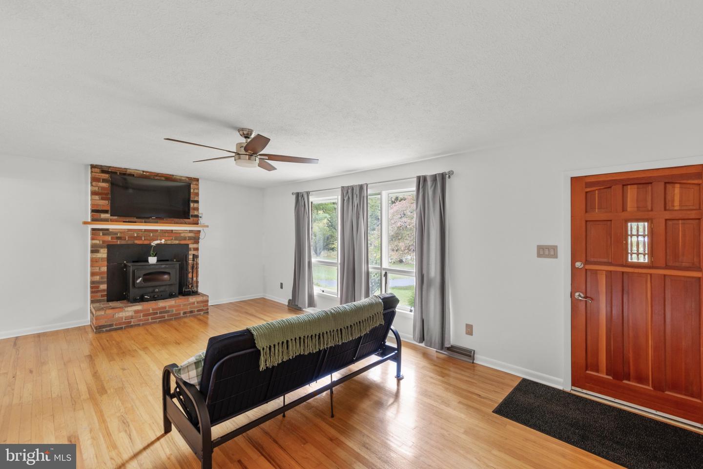 411 REST CHURCH RD, WINCHESTER, Virginia 22603, 3 Bedrooms Bedrooms, 5 Rooms Rooms,2 BathroomsBathrooms,Residential,For sale,411 REST CHURCH RD,VAFV2037464 MLS # VAFV2037464