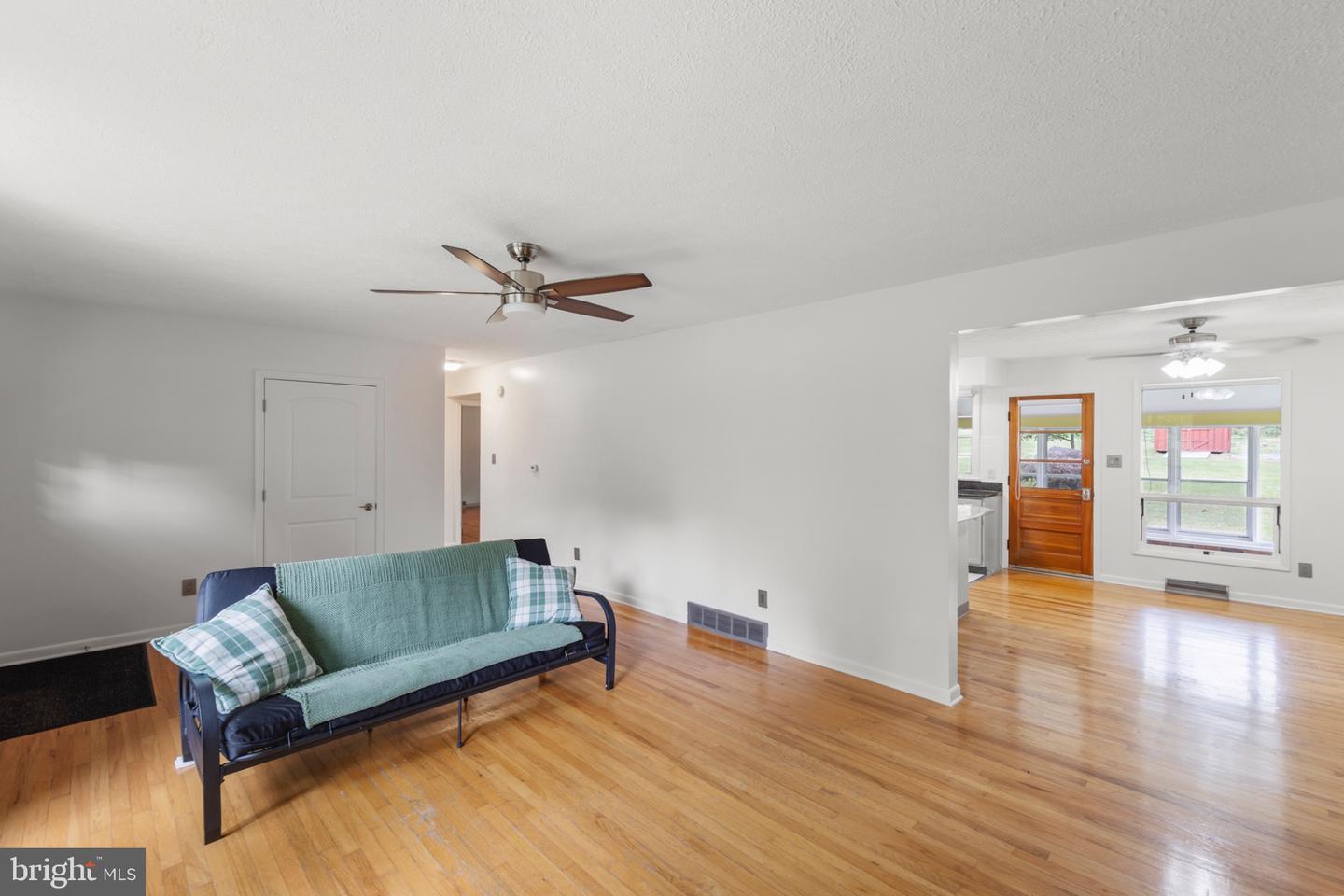 411 REST CHURCH RD, WINCHESTER, Virginia 22603, 3 Bedrooms Bedrooms, 5 Rooms Rooms,2 BathroomsBathrooms,Residential,For sale,411 REST CHURCH RD,VAFV2037464 MLS # VAFV2037464