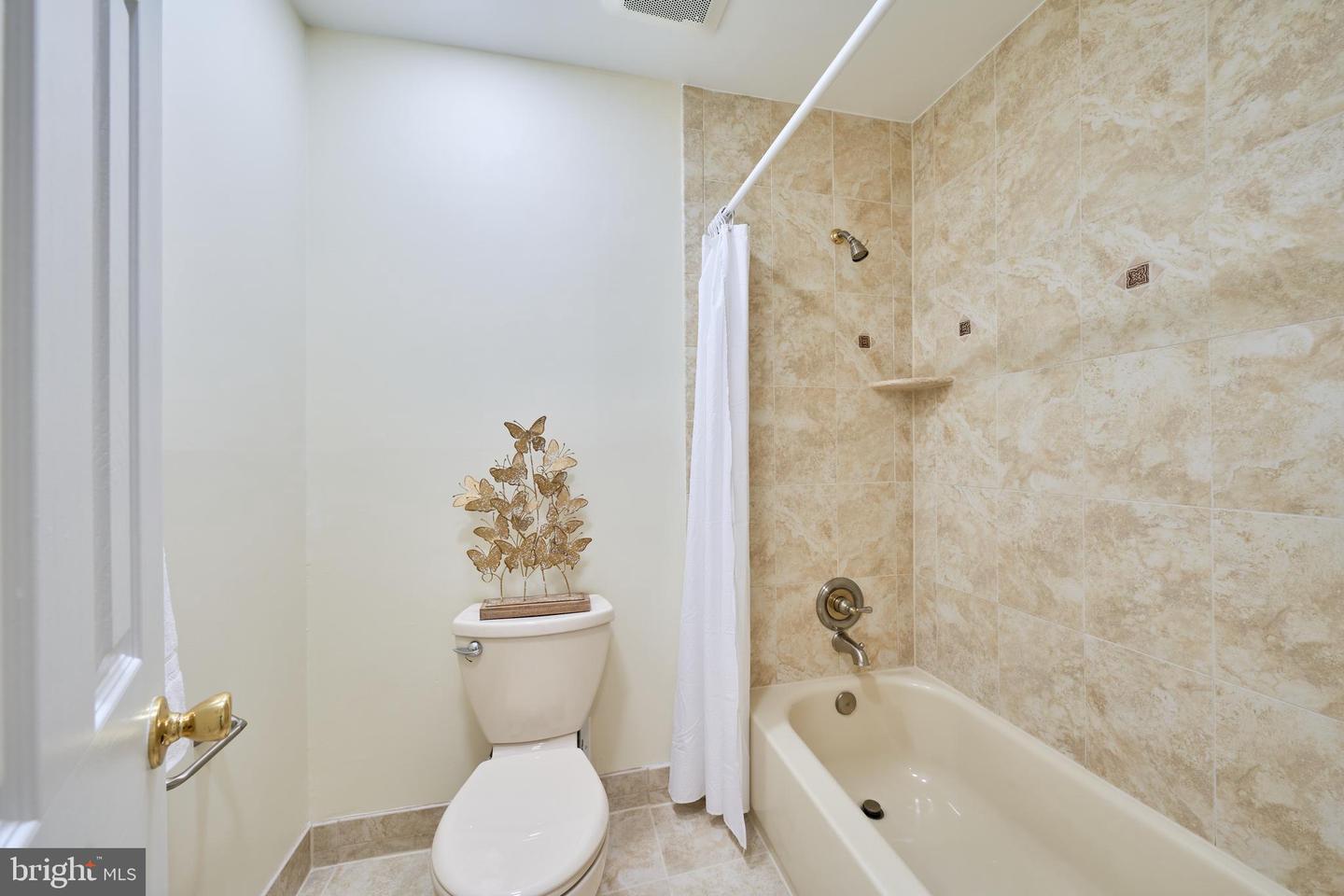 6906 LAFAYETTE PARK DR, ANNANDALE, Virginia 22003, 3 Bedrooms Bedrooms, ,3 BathroomsBathrooms,Residential,For sale,6906 LAFAYETTE PARK DR,VAFX2274882 MLS # VAFX2274882