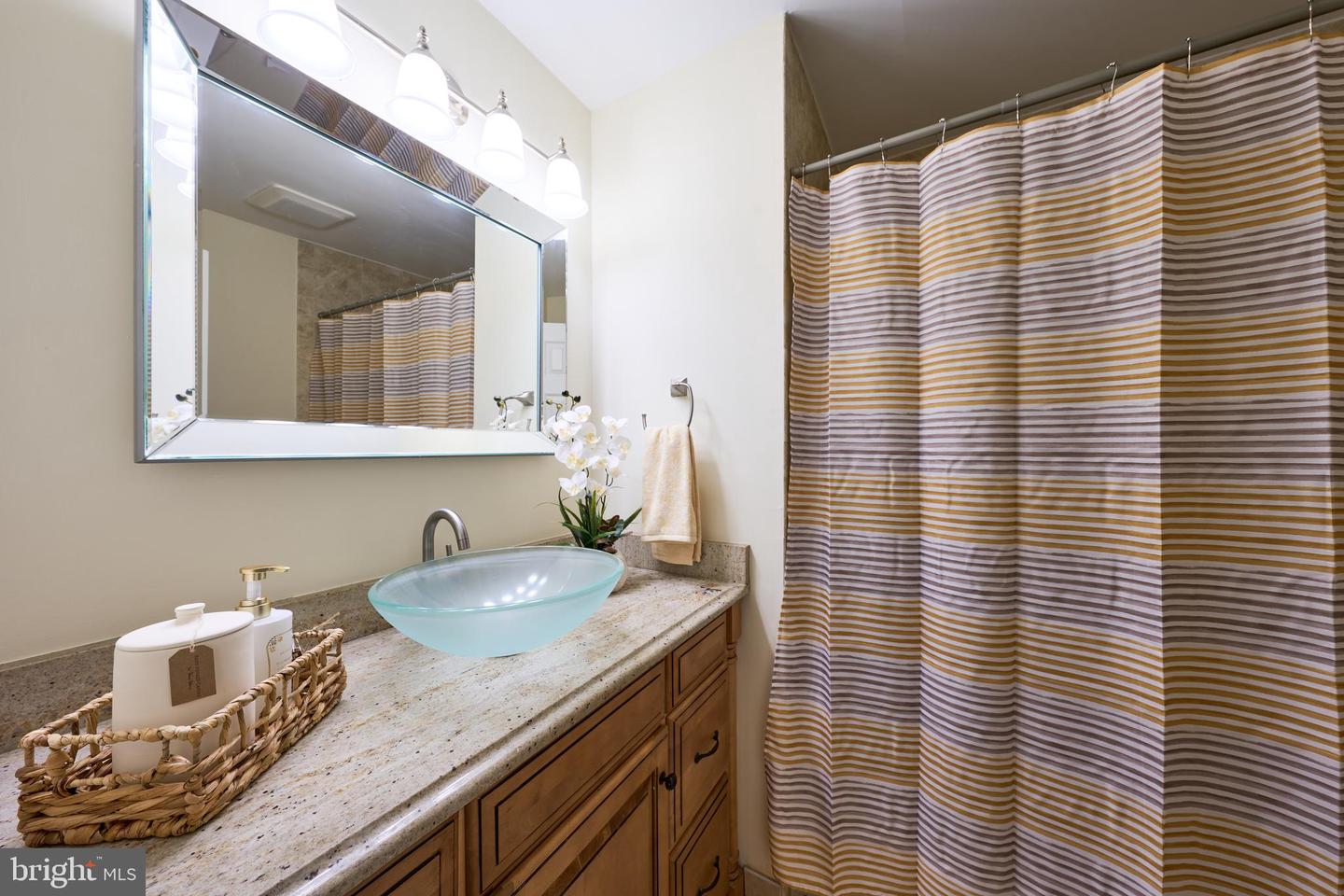 6906 LAFAYETTE PARK DR, ANNANDALE, Virginia 22003, 3 Bedrooms Bedrooms, ,3 BathroomsBathrooms,Residential,For sale,6906 LAFAYETTE PARK DR,VAFX2274882 MLS # VAFX2274882