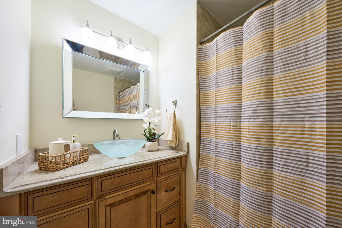 6906 LAFAYETTE PARK DR, ANNANDALE, Virginia 22003, 3 Bedrooms Bedrooms, ,3 BathroomsBathrooms,Residential,For sale,6906 LAFAYETTE PARK DR,VAFX2274882 MLS # VAFX2274882