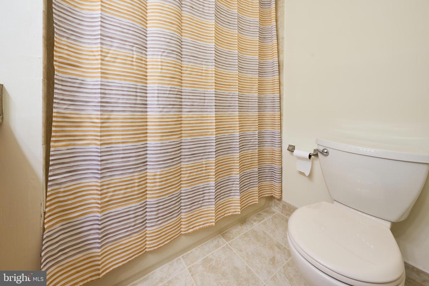 6906 LAFAYETTE PARK DR, ANNANDALE, Virginia 22003, 3 Bedrooms Bedrooms, ,3 BathroomsBathrooms,Residential,For sale,6906 LAFAYETTE PARK DR,VAFX2274882 MLS # VAFX2274882