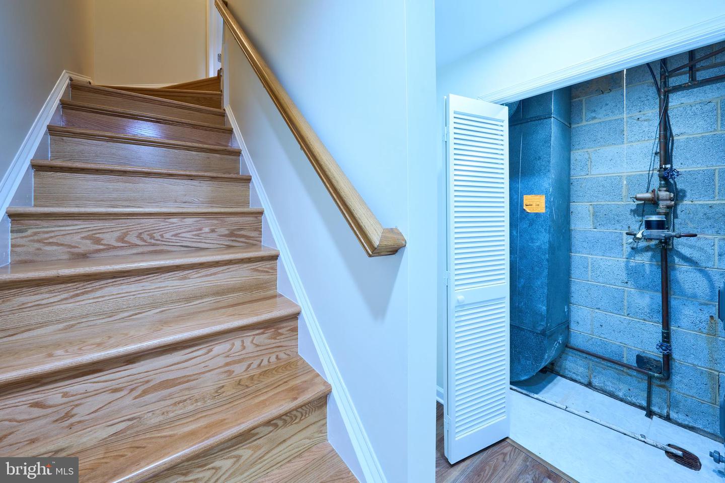 6906 LAFAYETTE PARK DR, ANNANDALE, Virginia 22003, 3 Bedrooms Bedrooms, ,3 BathroomsBathrooms,Residential,For sale,6906 LAFAYETTE PARK DR,VAFX2274882 MLS # VAFX2274882