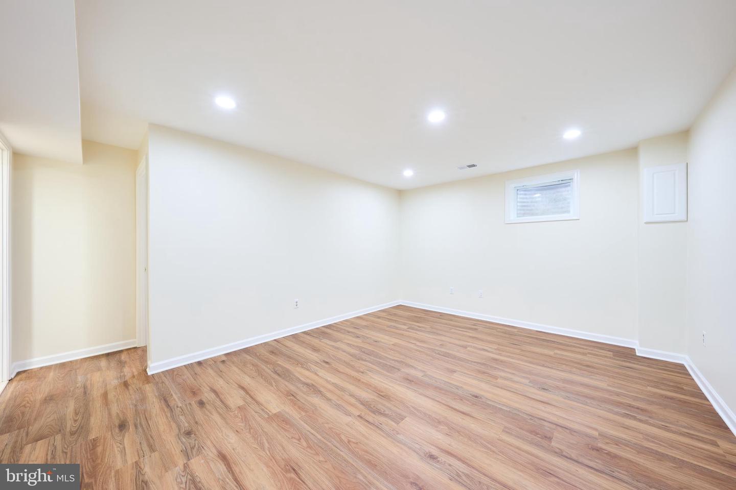 6906 LAFAYETTE PARK DR, ANNANDALE, Virginia 22003, 3 Bedrooms Bedrooms, ,3 BathroomsBathrooms,Residential,For sale,6906 LAFAYETTE PARK DR,VAFX2274882 MLS # VAFX2274882