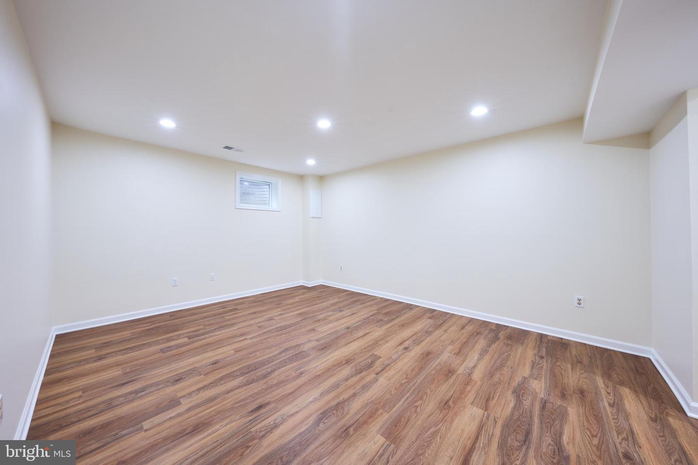 6906 LAFAYETTE PARK DR, ANNANDALE, Virginia 22003, 3 Bedrooms Bedrooms, ,3 BathroomsBathrooms,Residential,For sale,6906 LAFAYETTE PARK DR,VAFX2274882 MLS # VAFX2274882