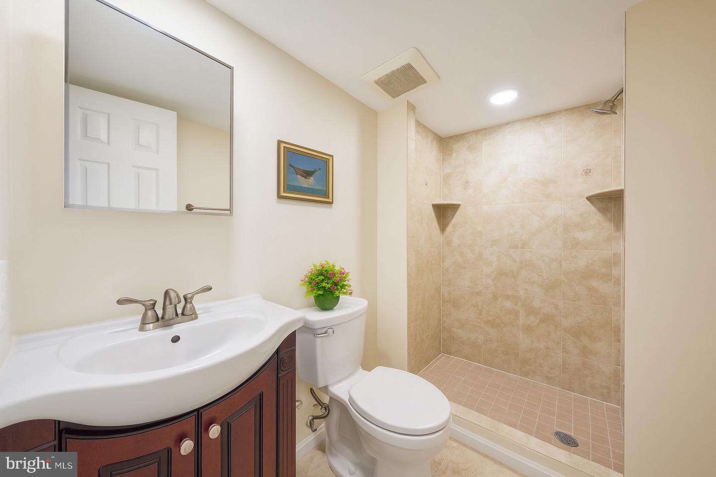 6906 LAFAYETTE PARK DR, ANNANDALE, Virginia 22003, 3 Bedrooms Bedrooms, ,3 BathroomsBathrooms,Residential,For sale,6906 LAFAYETTE PARK DR,VAFX2274882 MLS # VAFX2274882