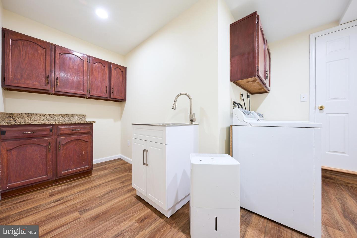 6906 LAFAYETTE PARK DR, ANNANDALE, Virginia 22003, 3 Bedrooms Bedrooms, ,3 BathroomsBathrooms,Residential,For sale,6906 LAFAYETTE PARK DR,VAFX2274882 MLS # VAFX2274882