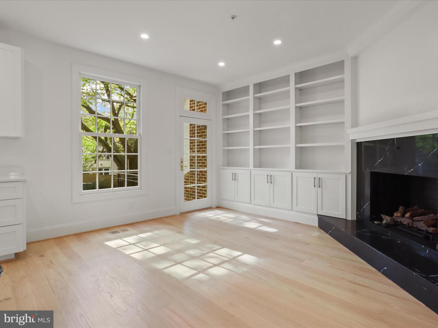 1125 KENSINGTON RD, MCLEAN, Virginia 22101, 3 Bedrooms Bedrooms, ,4 BathroomsBathrooms,Residential,For sale,1125 KENSINGTON RD,VAFX2275050 MLS # VAFX2275050